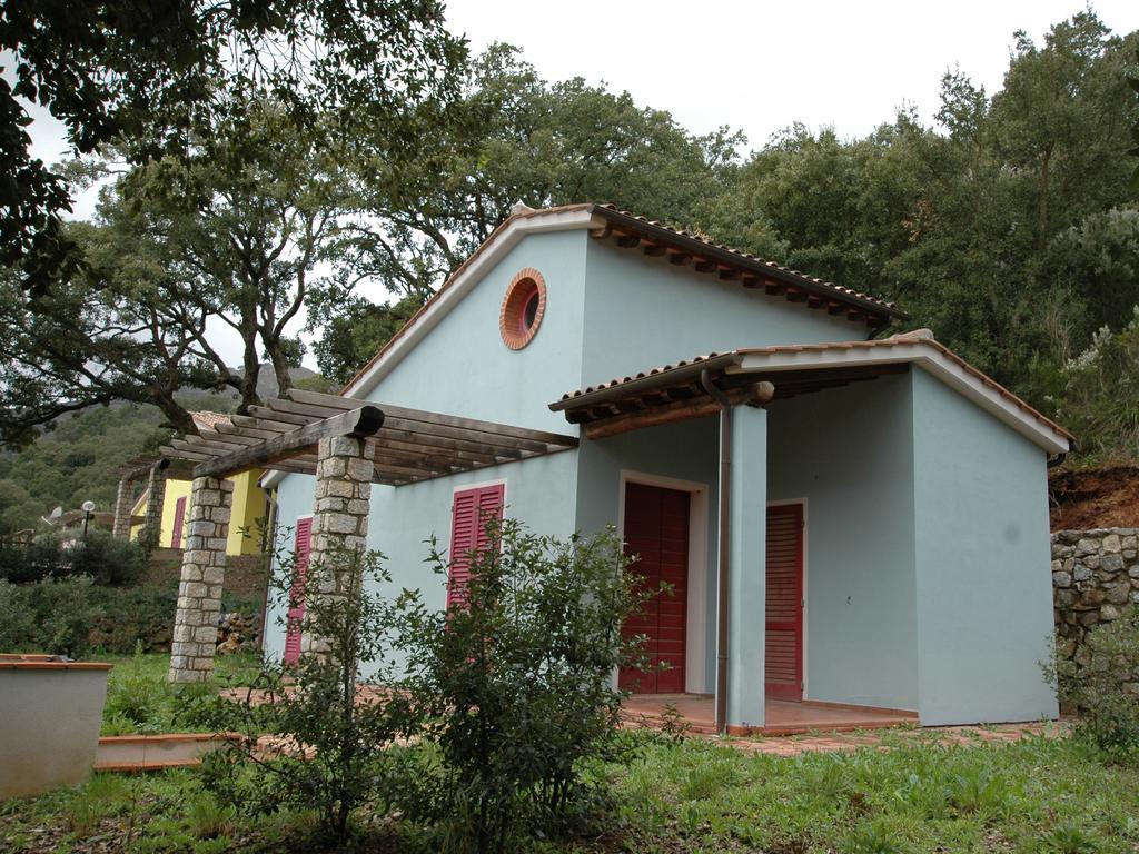 Villaggio Di Mezzo Ortano Рио-Марина Номер фото
